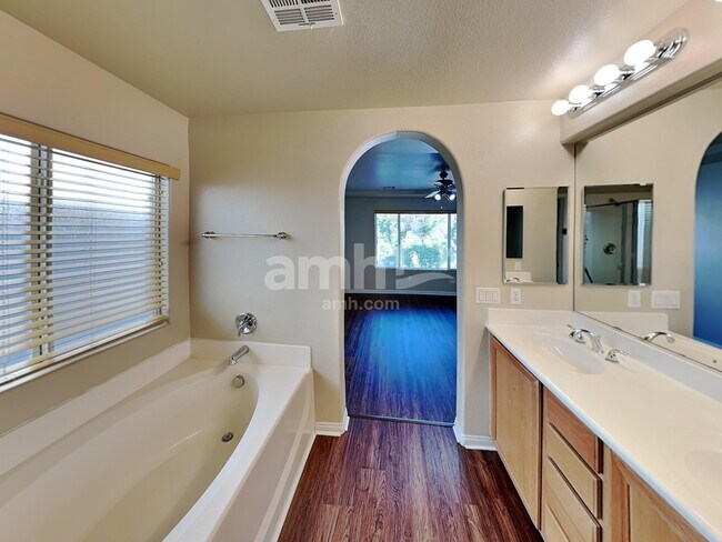 Building Photo - 8920 Bonneville Peak Ct