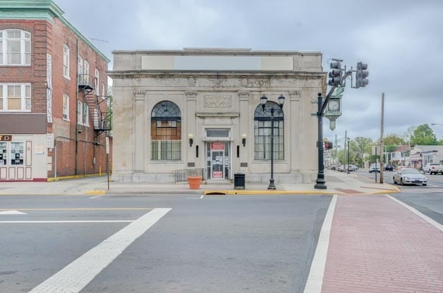 Building Photo - 2 E Scott St