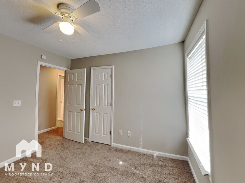 Building Photo - 107 Huntington Ct