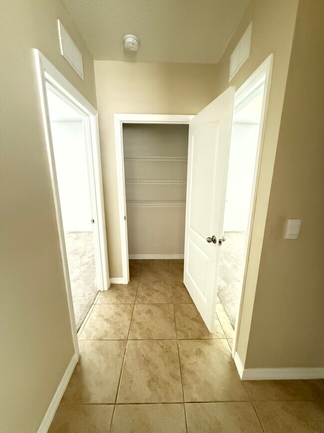 Building Photo - 800 Brooklet Dr