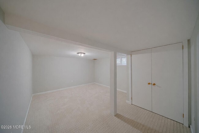 Building Photo - 32 Lake Ave