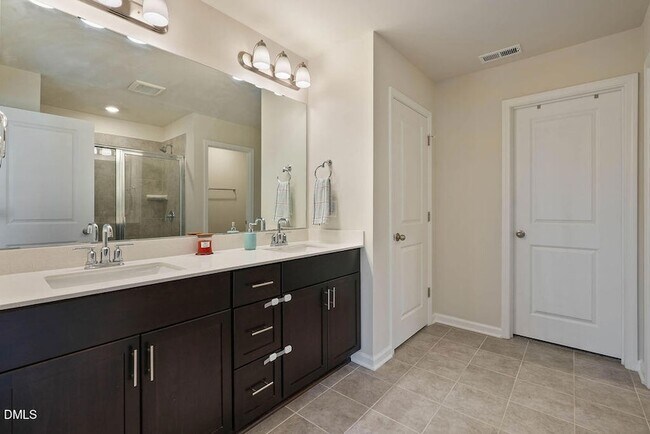 Building Photo - 319 Joneshaven Dr