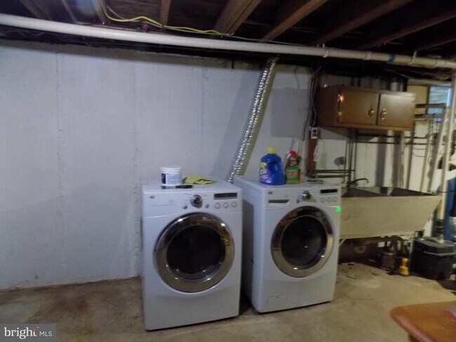 Building Photo - 3168 Middle Creek Rd