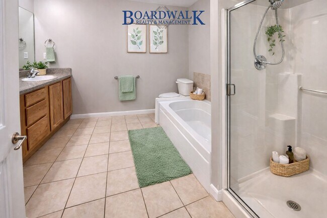 Building Photo - Beautiful 3 Bedroom Townhome End Unit in Draper!