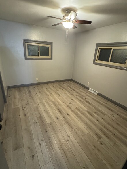 Building Photo - 1959-1961 Maple Dale Rd