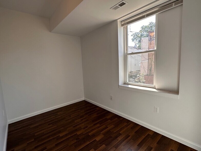 Building Photo - 5651 E Wister St