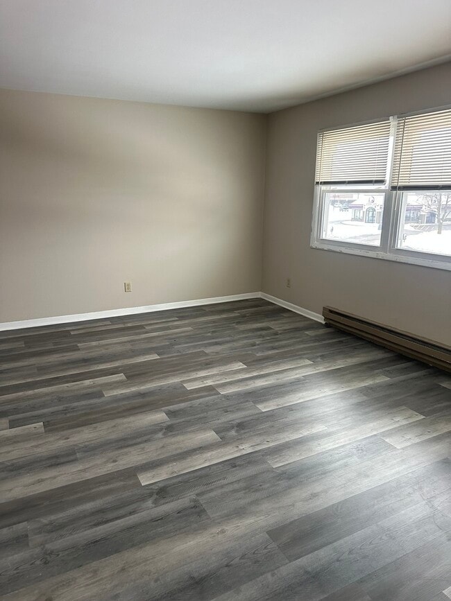 Building Photo - 1015 N Farnsworth Ave