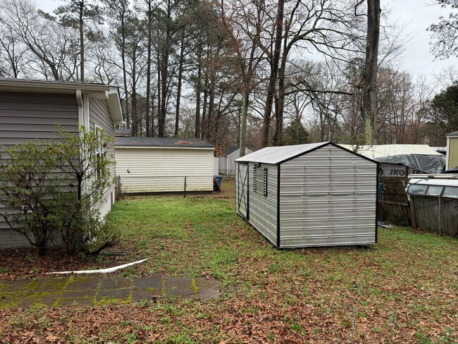 Building Photo - **Renovated**2 bed 2 bath home