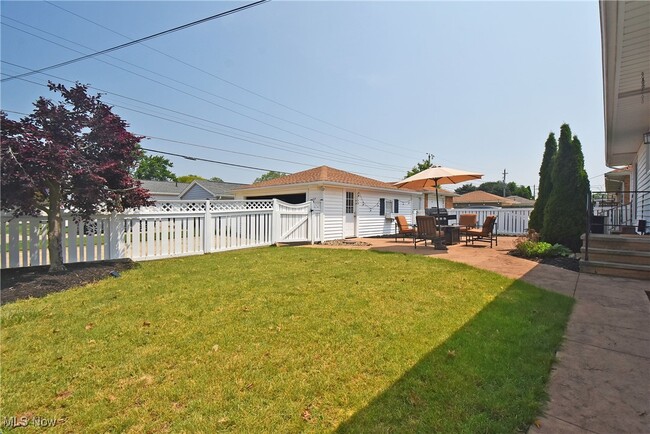 Building Photo - 37 E Meadowlawn Blvd