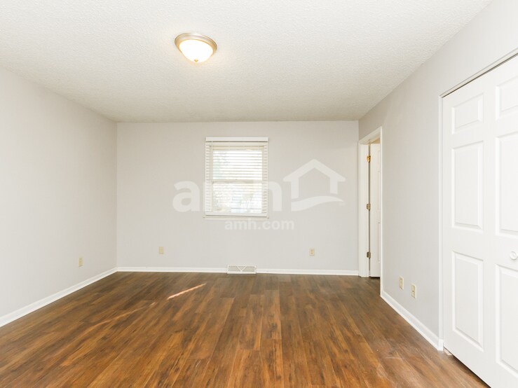 Building Photo - 380 Comet Dr