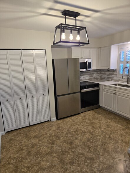 Building Photo - 2304 Ringling Blvd