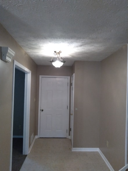 Building Photo - 3780 Dora Dr SE