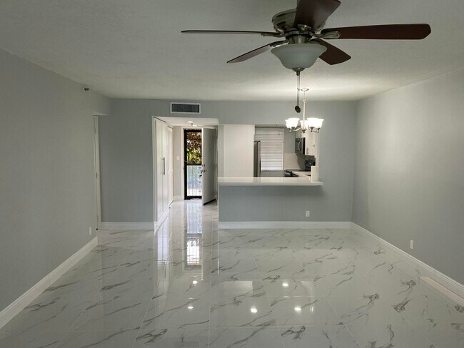 Building Photo - 2788 Tennis Club Dr