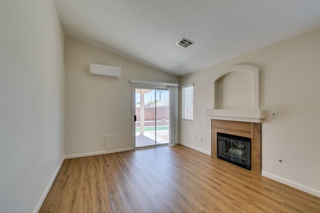 Building Photo - 3-Bedroom Home with Upgraded Cooling & Gre...
