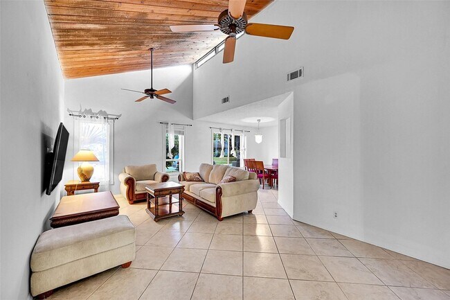 Building Photo - 1361 SW 26th Ave