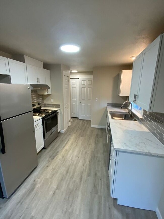 Building Photo - Olympia 3bdr 1.5 bath TOWNHOME 1 car garage 1 PET WELCOME