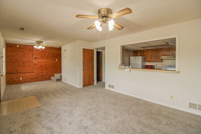 Building Photo - 1812 Sunrise Dr