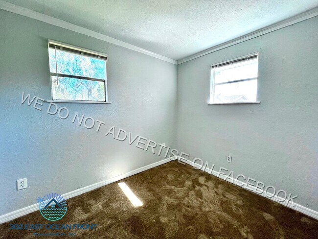 Building Photo - Updated and spacious 3 bedroom / 2 bathroom unit now available for rent!