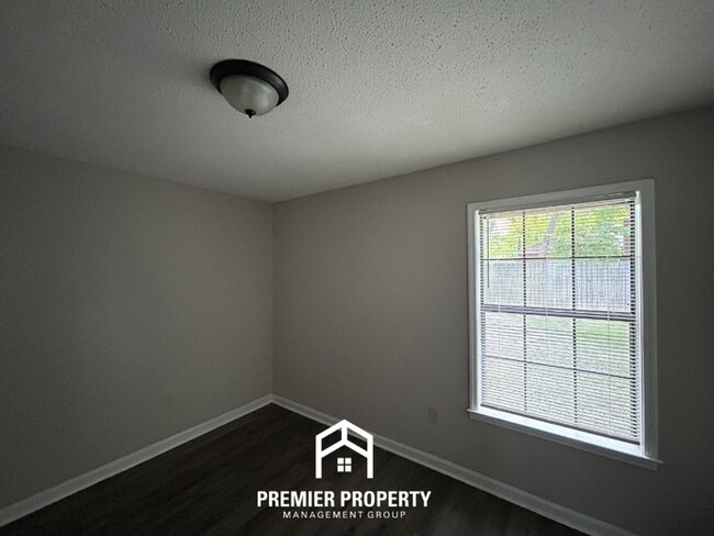 Building Photo - 3BR/2BA Memphis Rental with Attached 2-Car Garage & Hardwood Flooring