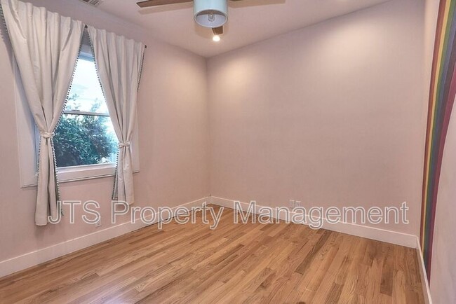 Building Photo - 809 Figueroa St