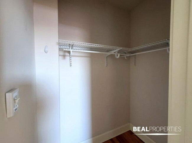 Building Photo - 1 bedroom in CHICAGO IL 60647