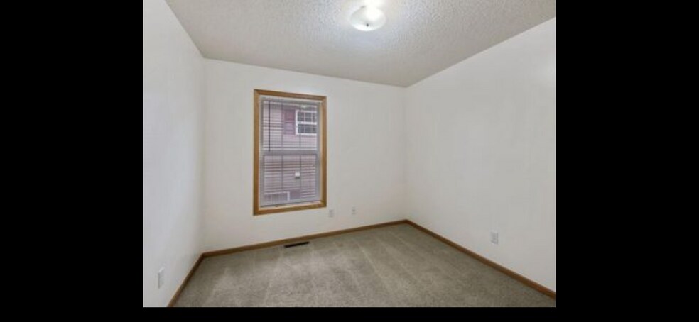 Building Photo - 10012 Iris Ln