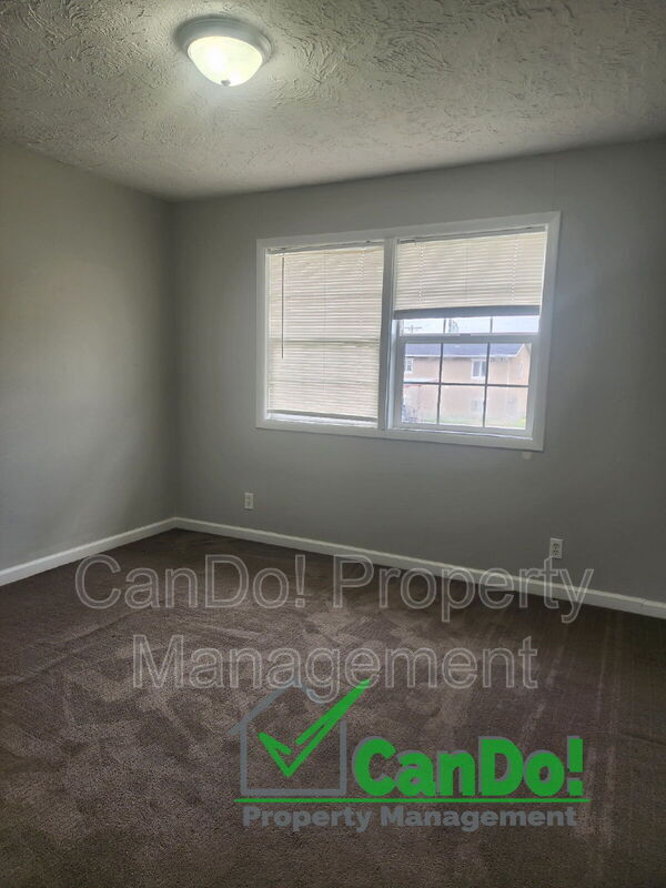 Building Photo - 230 Carol Dr