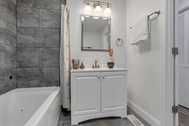 Building Photo - 4075 Gun Barrel Rd NE