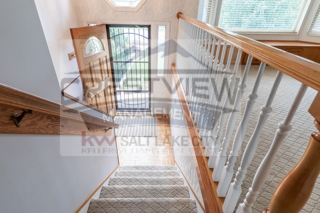 Building Photo - Charming East Sandy Home in a Prime Location