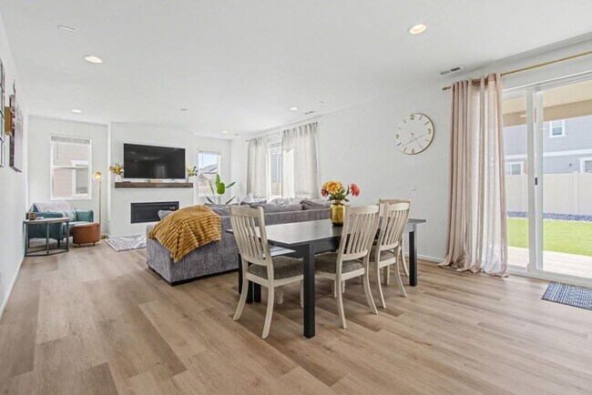 Building Photo - 4230 Satinwood Dr