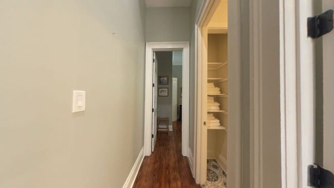 Building Photo - Well-Kept 2-Bedroom, 1-Bath Home in a Desi...