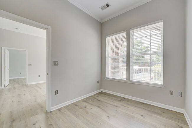 Building Photo - 191 Somervelle St