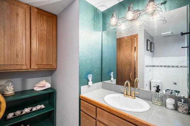 Building Photo - "Spacious 4-Bedroom Retreat with 3.5 Baths...