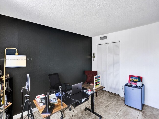 Building Photo - 4154 NW 79th Ave