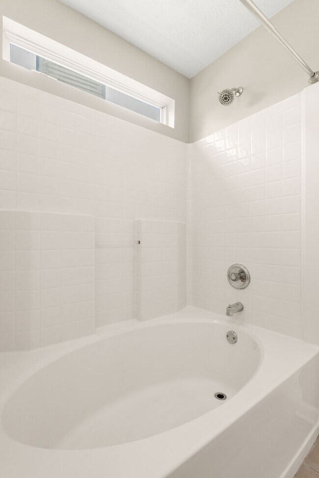 Building Photo - Highly sought after Chesney Glen division. 3 bedroom 2.5 Bath home in hermitage.