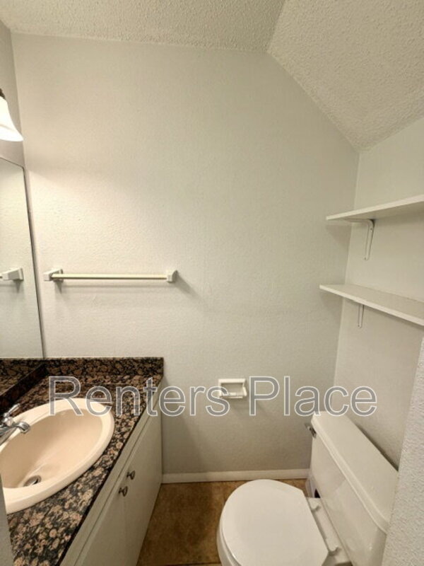 Building Photo - 2418 E 59th Ct