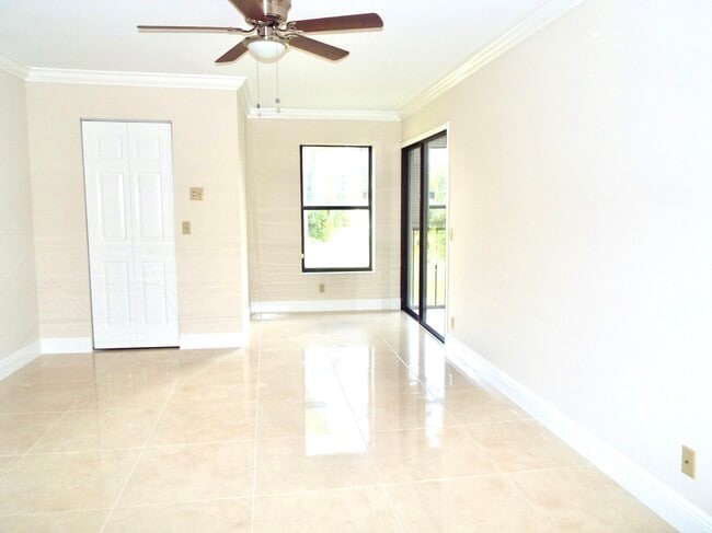 Building Photo - 3350 Perimeter Dr