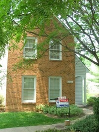 Building Photo - 2 BR/ 2.5 BA Two Bedroom Townhouse in the West End.