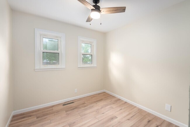 Building Photo - 2404 W 29th St S