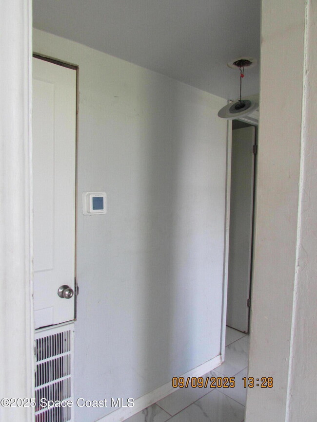 Building Photo - 1647 Dixie Way