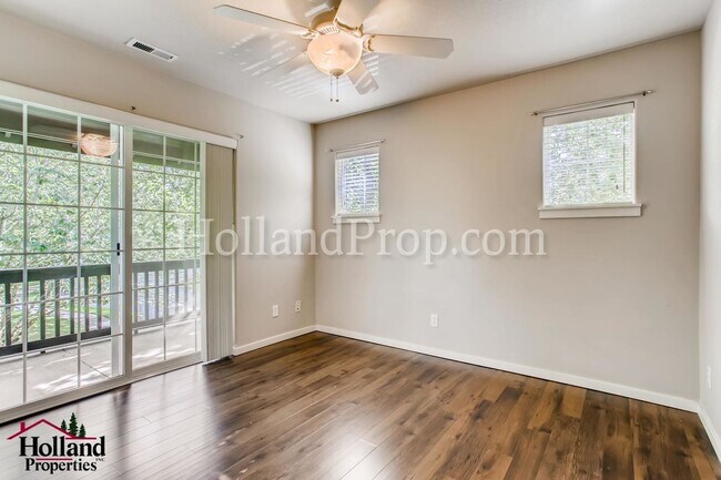 Building Photo - 977 NE 73rd Ave