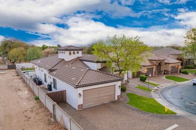 Building Photo - Beautiful 6-bedroom basement home