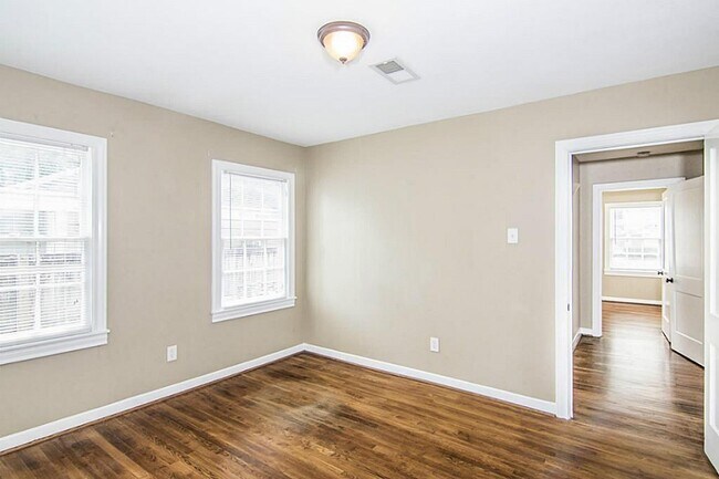 Building Photo - 411 Woodard St