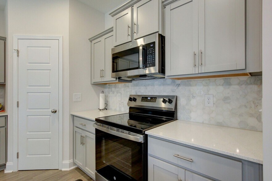 Building Photo - 381 Galway Dr
