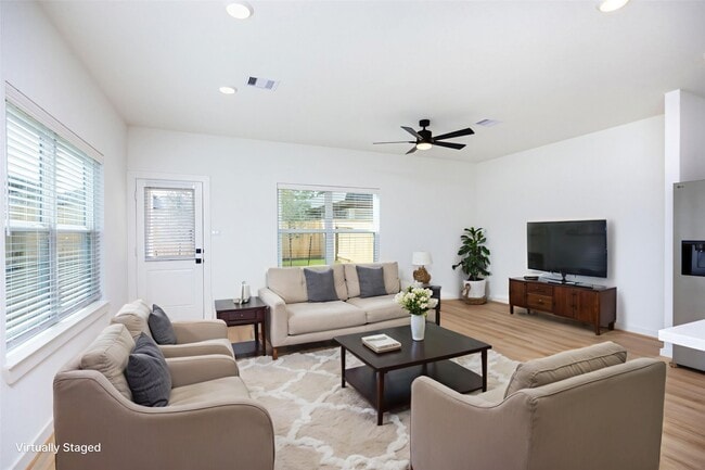 Building Photo - 1947 Longmire Villas Ct