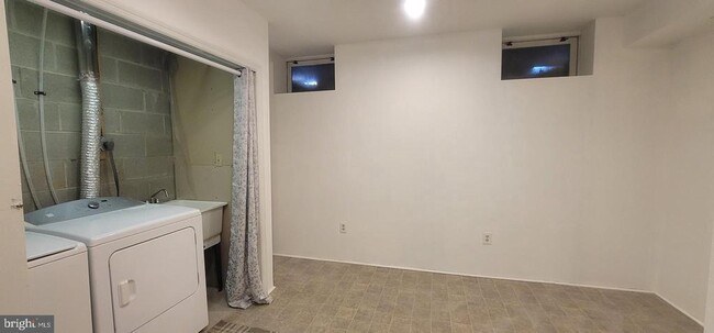 Building Photo - 10 Woodfield Dr