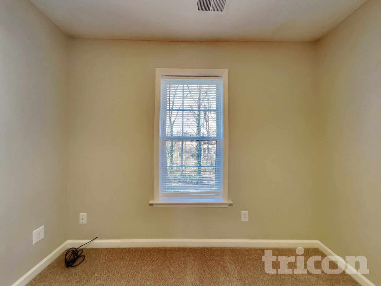 Building Photo - 4409 Woodlawn Dr