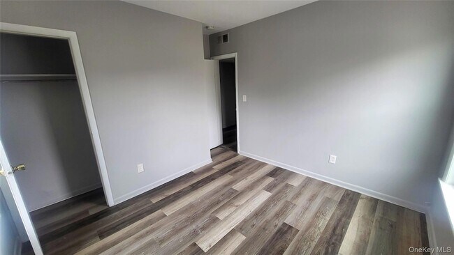 Building Photo - 174 South Ave