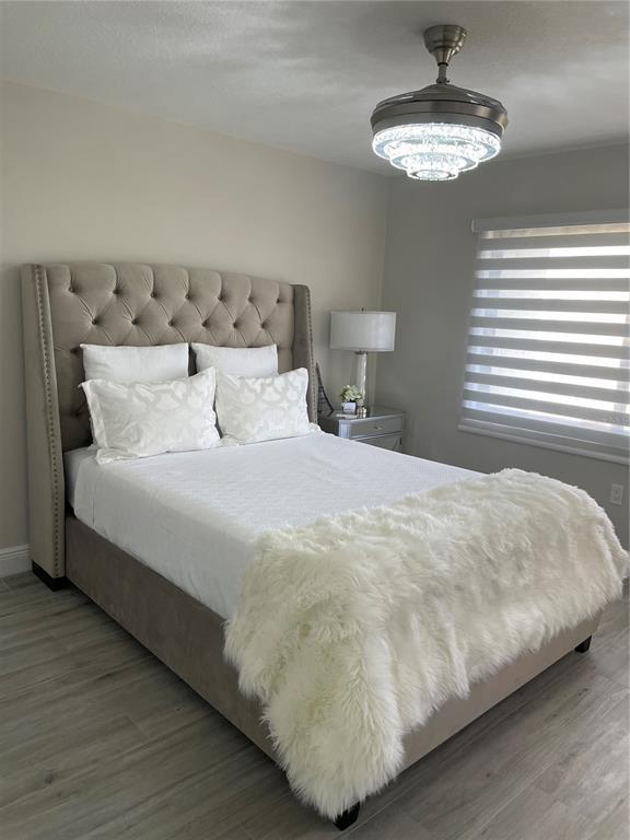 Building Photo - 126 1st St E