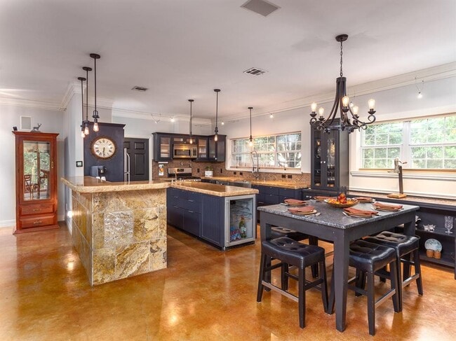 Building Photo - 1900 Red Rock Dr